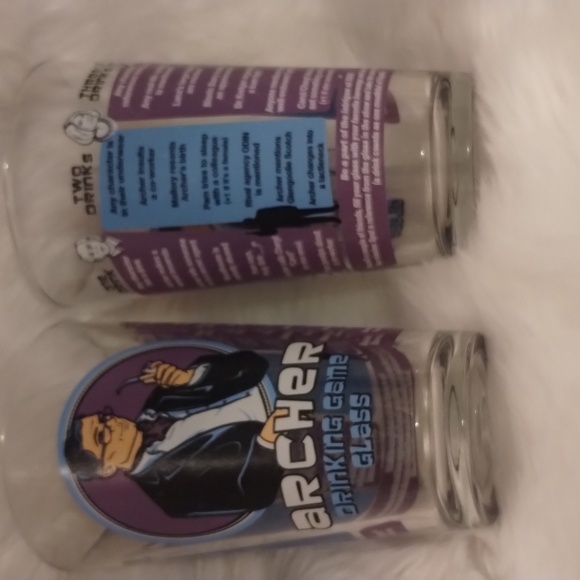 #4 RARE 2 Archer Drinking Game Pint Glasses w Rules 2013 Animated FX TV Show - Picture 2 of 7